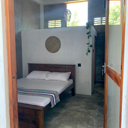 Hotel Salty Fish Mirissa Esterno foto